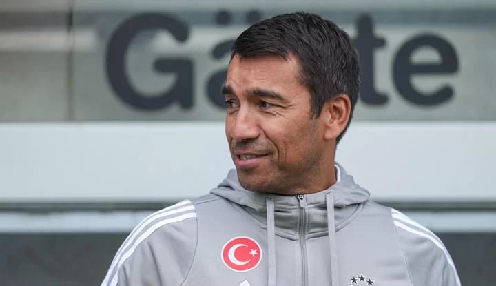 Van Bronckhorst 9 ismin biletlerini kesti!