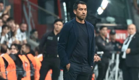 Van Bronckhorst'tan savunma alarmı!
