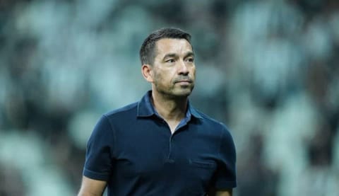 Van Bronckhorst'tan Semih Kılıçsoy açıklaması!
