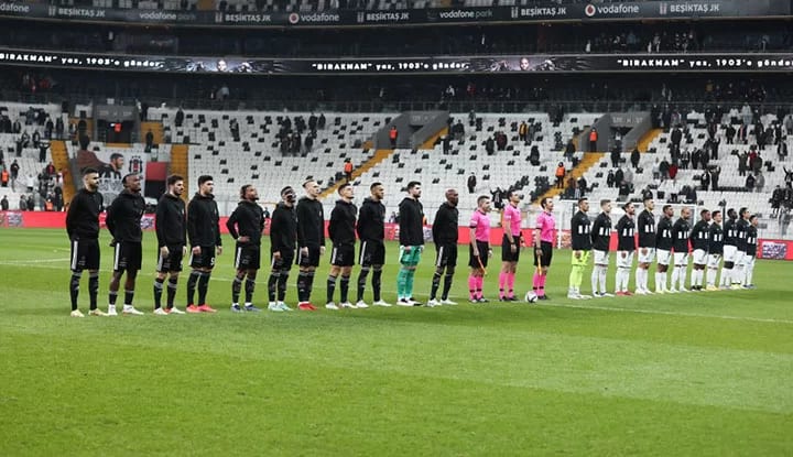 Vodafone Park'ta "Fikret Orman, paralar nerede?" tezahüratı