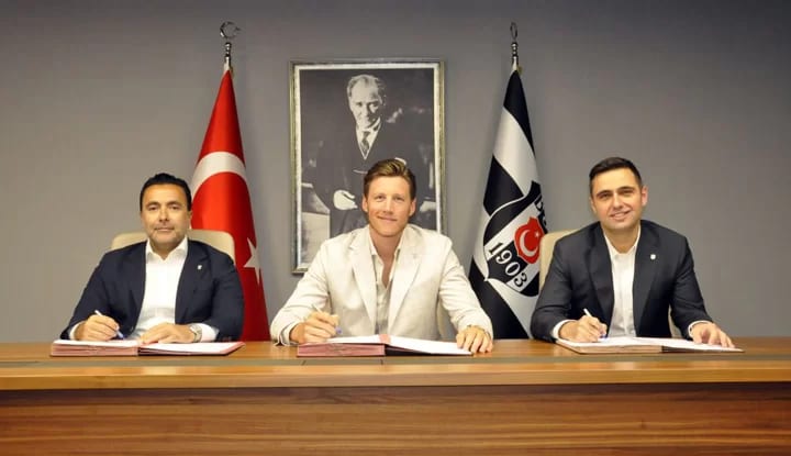 Weghorst, bireysel antrenörleri ile geldi!
