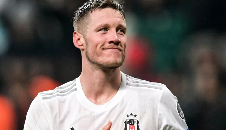 Weghorst’un menajeri İstanbul’a geliyor!