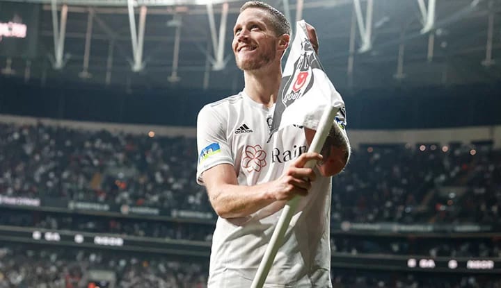 Wout Weghorst'tan müjdeli haber!