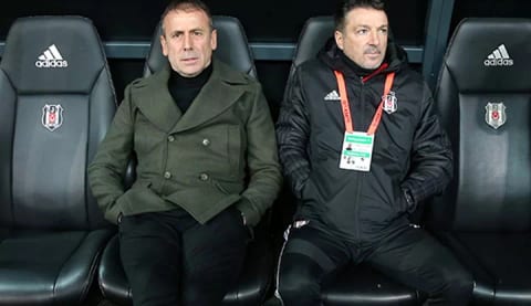 "Beşiktaş elbisesi hocaya bir beden büyük geldi"