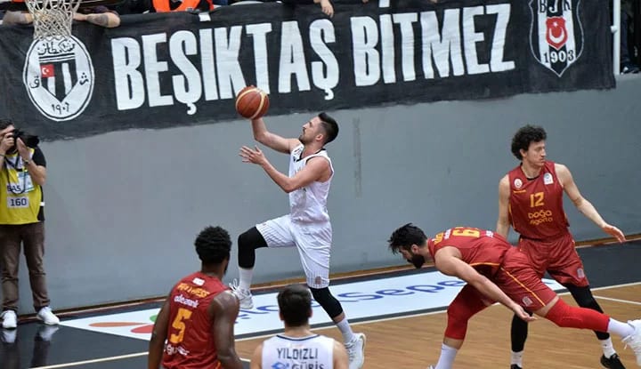 Beşiktaş Sompo Sigorta, derbide galip!