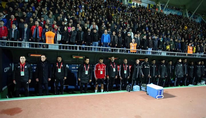 Kasımpaşa taraftarından Fikret Orman'a mesaj!