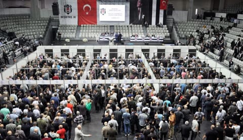 Beşiktaş'ta seçim günü 'konuşma' krizi!