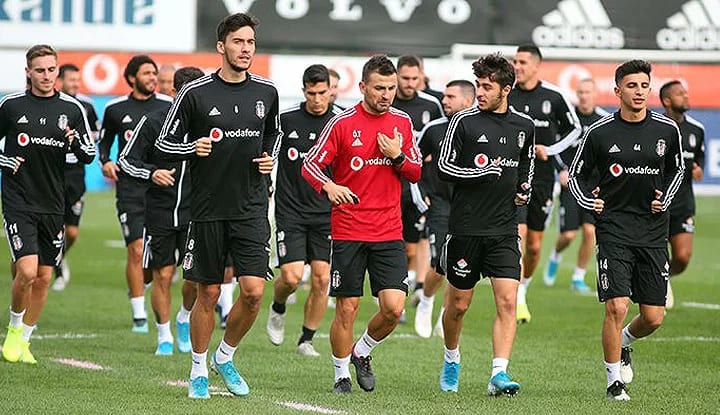 Beşiktaş, Brativlava karşılaşması hazırlıklarına 2 eksik ile başladı!
