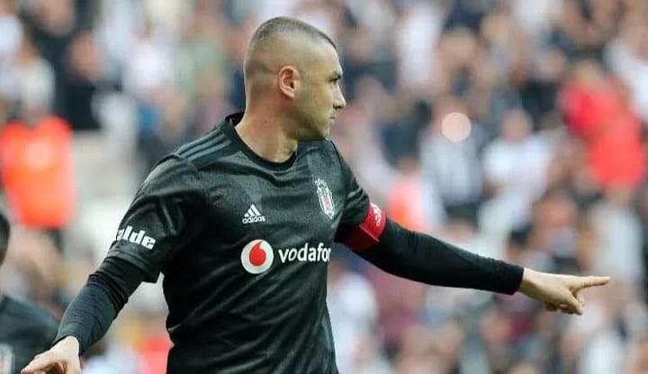 Beşiktaş'ta sözleşme uzatma şartları belli oldu! Burak Yılmaz , Gökhan Gönül ve Caner Erkin...