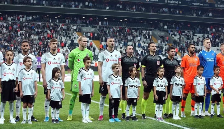 Beşiktaş taraftarından Suat Arslanboğa'ya büyük tepki!