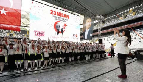 23 Nisan Ulusal Egemenlik ve Çocuk Bayramı Tüpraş Stadyumu’nda kutlandı!