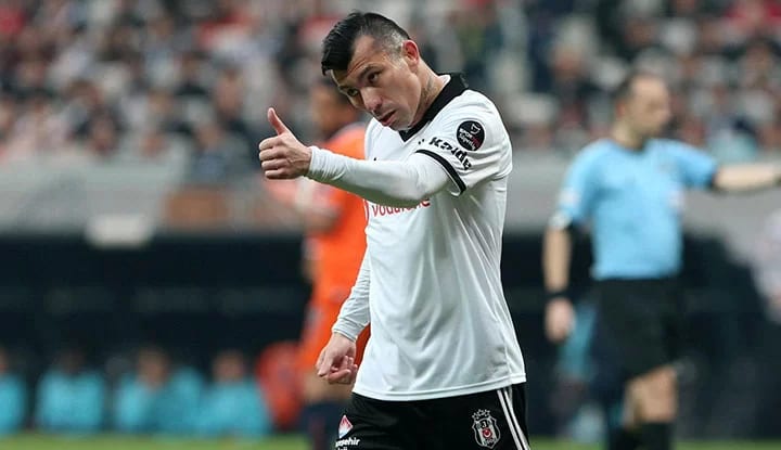 Medel, fikirleri değiştirdi!