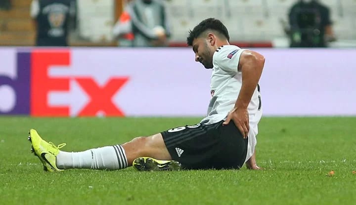 Beşiktaş'ta Güven Yalçın, oyundan çıkarken ilginç anlar yaşandı! İşte o konuşma...