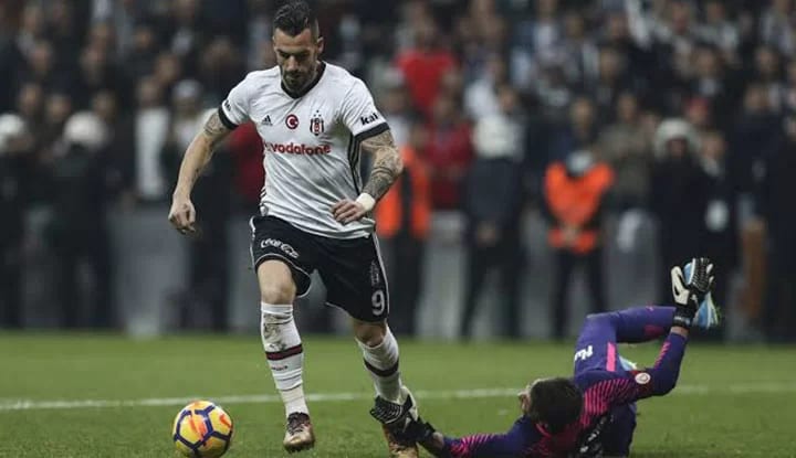 Negredo'dan derbi paylaşımı!