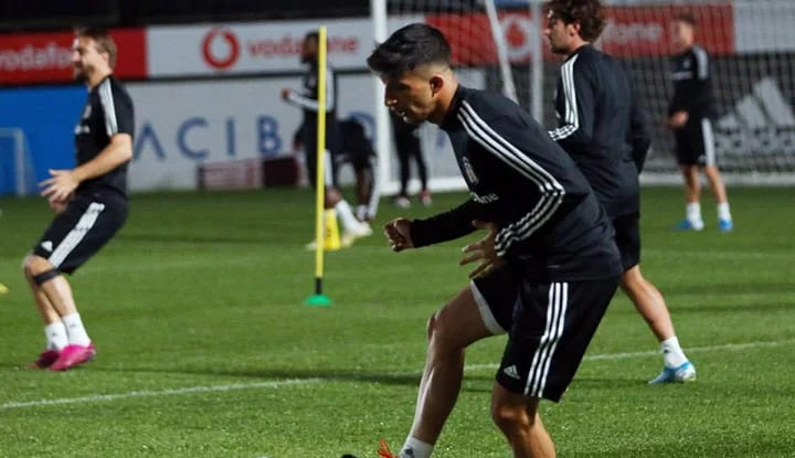 "Camiasında yetiştiğim bu büyük kulüpte oynamak gurur verici"