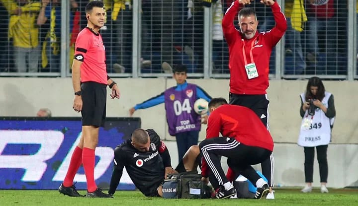 Beşiktaş'ta Burak Yılmaz'dan kötü haber!