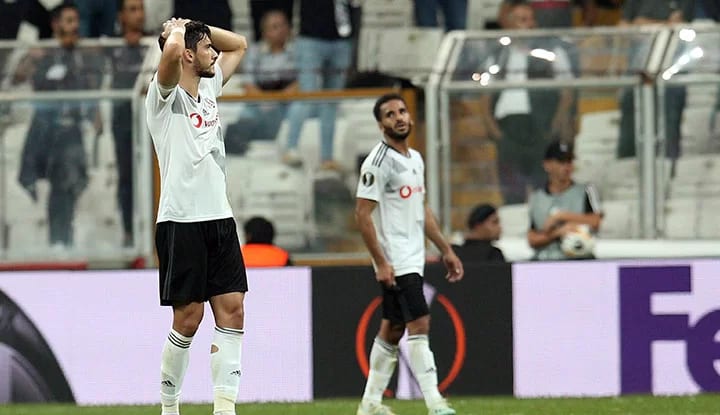 "Beşiktaş, bu kadar ağır bir dönemden geçerken Galatasaray ve Fenerbahçe ile..."