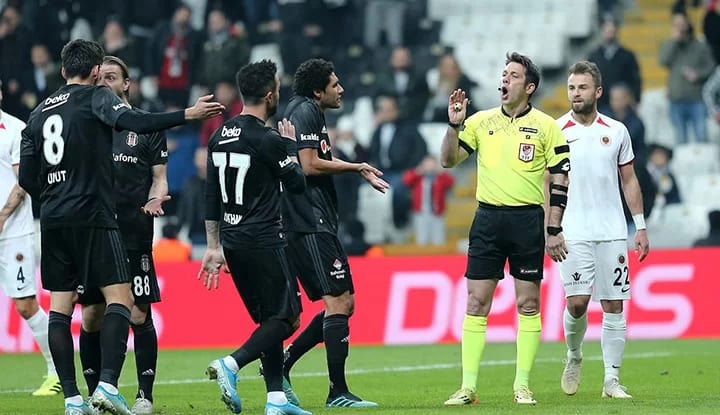 Beşiktaş-Gençlerbirliği maçının PFDK sevkleri açıklandı! İşte kırmızı kartların gerekçeleri...