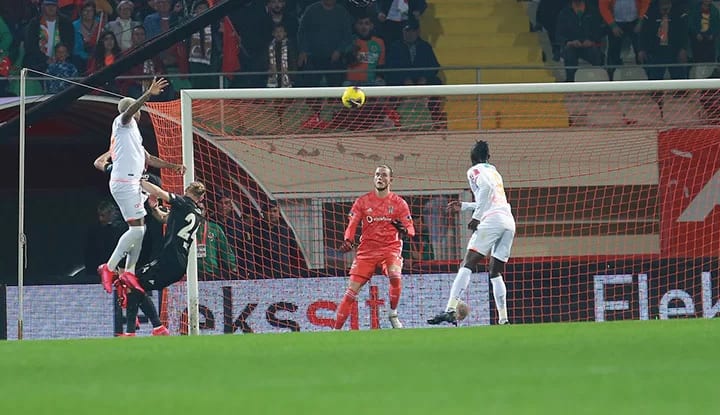 "Sen ne iş yaparsın? Valla bu sezon bitmez"
