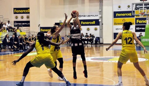 Beşiktaş, derbide farklı mağlup