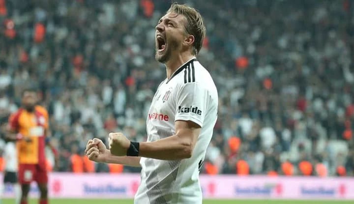 Beşiktaş, Caner Erkin'in sözleşmesini uzatıyor! İşte yeni teklif...