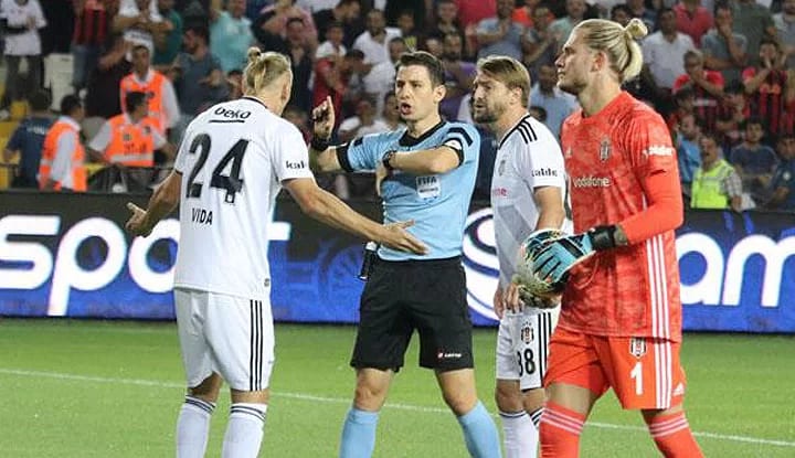 Süper Lig'in en çok kart gören takımı Beşiktaş oldu