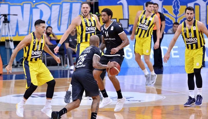 Kıyasıya geçen derbide galibi son saniyeler belirledi!