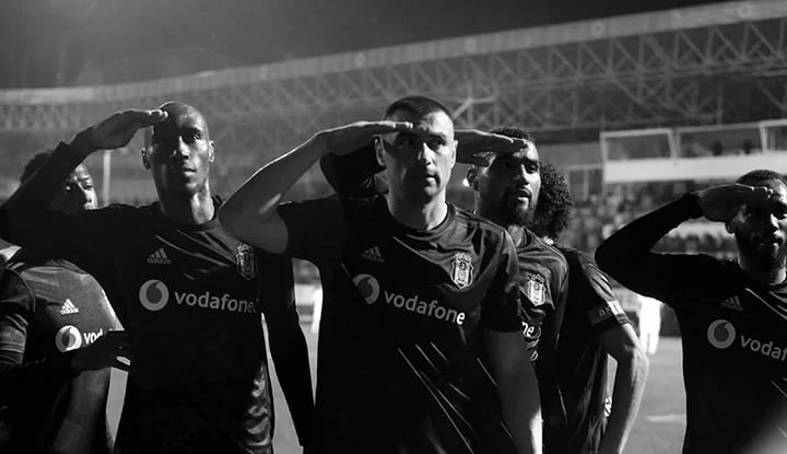 Boateng'den paylaşım! "Aklımız şehit olan Türk askerlerinde!"