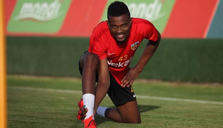 Mensah'ın aklı Beşiktaş'ta!