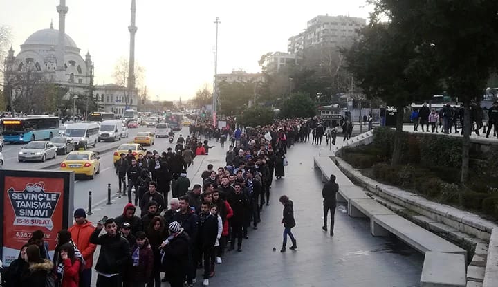 Sergen Yalçın için dev kuyruk! İşte görüntüler...