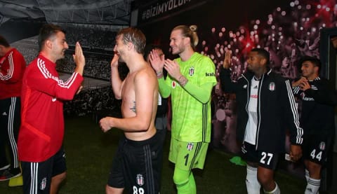 Derbi sonrasında soyunma odasında sürpriz isim!