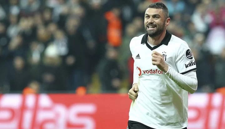 İtalyanlar Burak Yılmaz'ın peşini bırakmıyor! Fiorentina ve Lazio, Burak Yılmaz'ın peşinde!