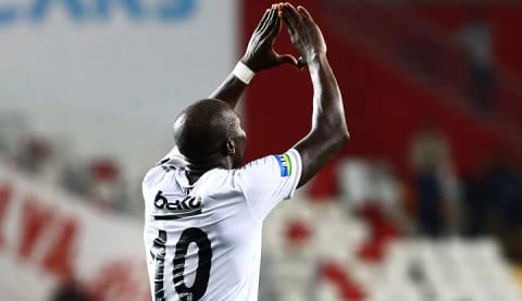 9 maçta 10 gol atan Aboubakar, Haaland'a bağladı!