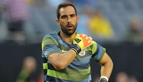 Beşiktaş'a Claudio Bravo teklifi! İşte detaylar...
