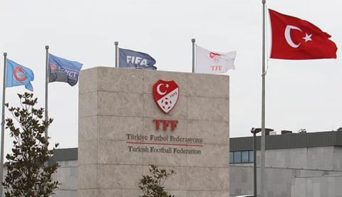 Beşiktaş-Başakşehir maçını yönetmişti! TFF, sözleşmesini feshetti! Resmen açıklandı!
