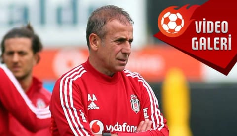 Abdullah Avcı'ya antrenmanda Fikret Orman'ın ayrılık kararı soruldu! İşte o görüntüler...