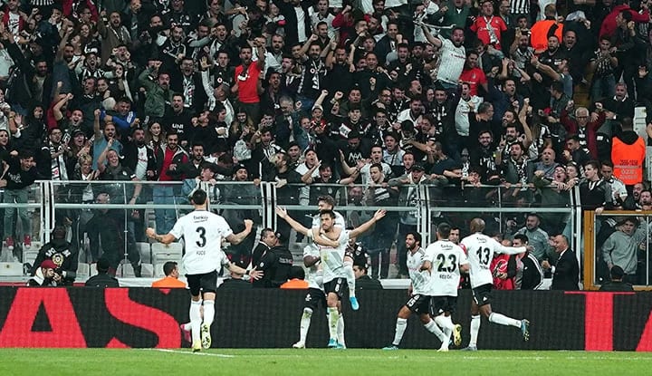 Beşiktaş'tan Galatasaray'a Bülent Yıldırım'lı gönderme!