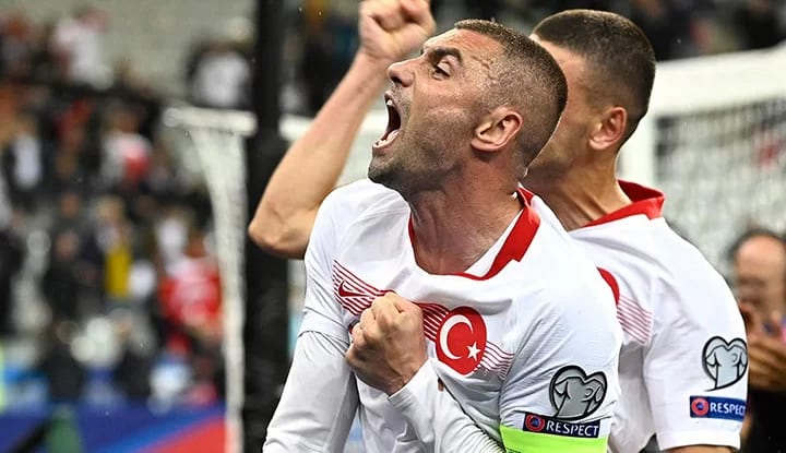 Burak Yılmaz, Fransa maçının ardından konuştu! "Ülkemize Avrupa Şampiyonası çok yakışacak"