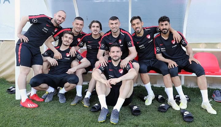 Milli oyuncu, 3 büyüklerden teklif aldığını açıkladı!