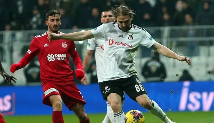 Beşiktaş, ikinci yarıya mağlubiyetle başladı!