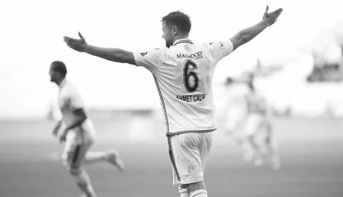 Ahmet Çalık anısına Vodafone Park'ta 1 dakika oyun durdu!