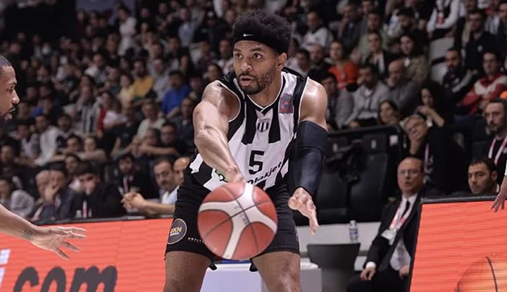 Allerik Freeman'dan maç sonu açıklamalar! "Birçok kişi sorumluluk aldı"