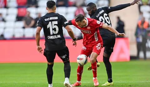 Beşiktaş deplasmanda Antalyaspor ile 1-1 berabere kaldı!