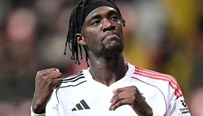 Aston Villa, Abraham için tribünlerde!