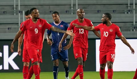Atiba Hutchinson ve Cyle Larin'e milli davet