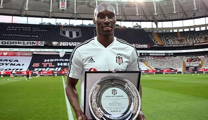Atiba Hutchinson'dan flaş açıklama! 1 yıl daha...