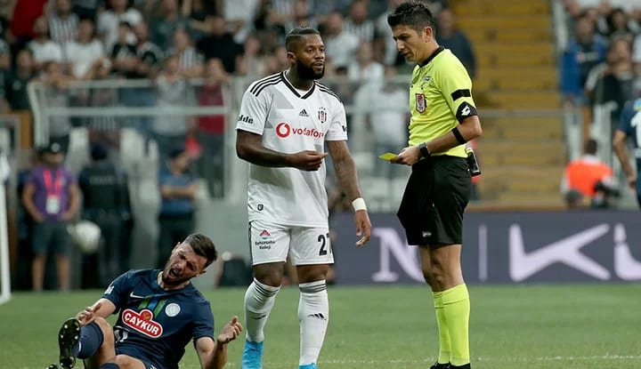 "Hakemin vakit harcayan Rizelilere değil de Beşiktaşlılara..."