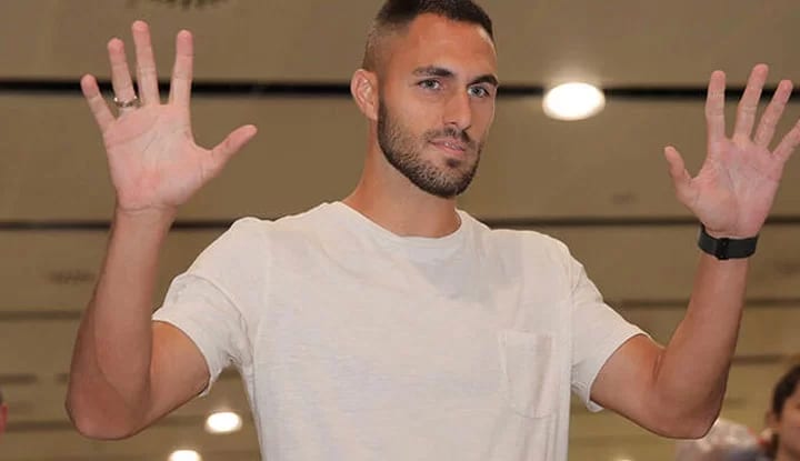 Beşiktaş'ın yeni transferi Victor Ruiz, İstanbul'a geldi!