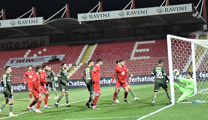 Balıkesirspor-Bursaspor maçında "Beşiktaş tezahüratı" olay çıkardı! İşte detaylar...