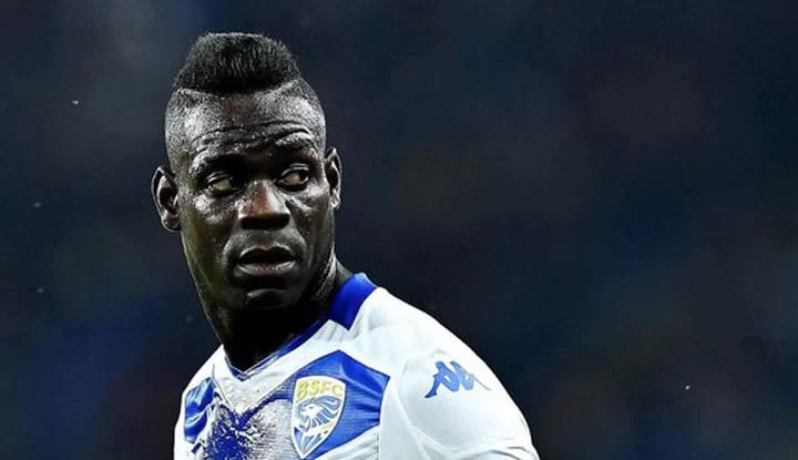 Balotelli, Beşiktaş'ı Eto'o ve Quaresma'ya sordu!